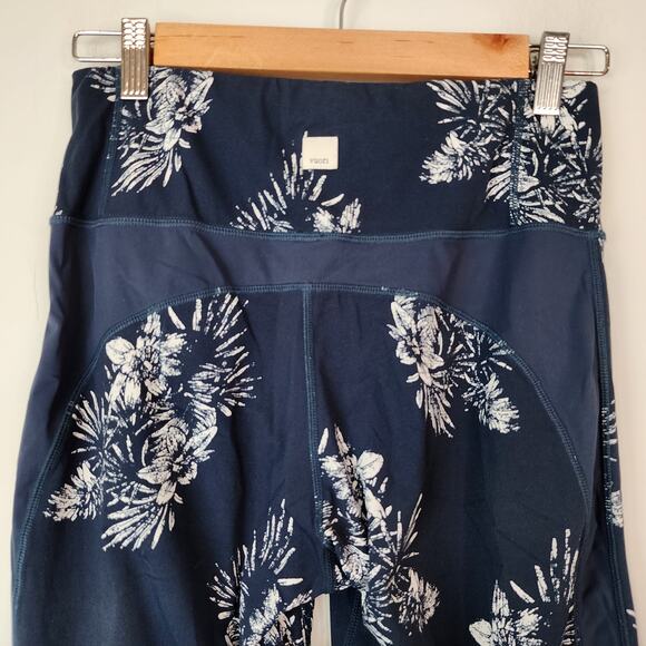 Vuori Seascape Water Leggings Blue Floral Stretch Activewear Pants Medium - Picture 6 of 8